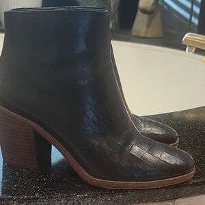 Pour La Victoire Black Textured Ankle Boots